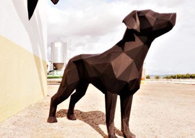 escultura-perro-poligonal-sculpturewoyto-guardian